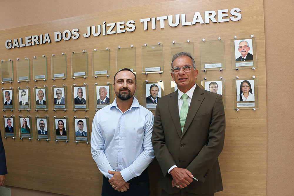 Vereadores participam da entrega de Galeria de Juízes Titulares da Comarca de Porto Murtinho